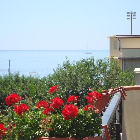 B&B Nereidi Melito Di Porto Salvo Dış mekan fotoğraf